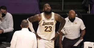 Леброн аут за месец