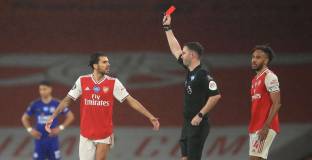 Арсенал не издържа срещу Лестър, но помогна на Челси