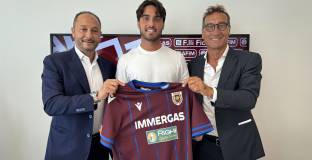 Венеция нае защитник на Дженоа