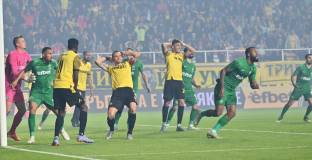 Спасили футболистите на Ботев Пловдив от събличане