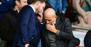 Аякс отстрани директор за търговия с информация