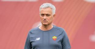 Моуриньо упрекна Тотнъм за уволнението на Нуно