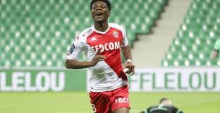  Ливърпул се интересува от Чаумени