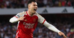 Арсенал поведе групата с победа, ПСВ и Ланс равни