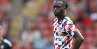 Ман Юнайтед реши да задържи Уан-Бисака
