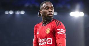 Уест Хем преговаря с Уан-Бисака