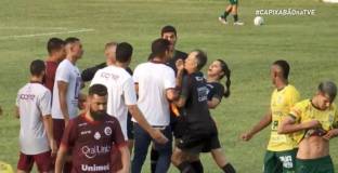 Треньор удари жена-съдия с глава 