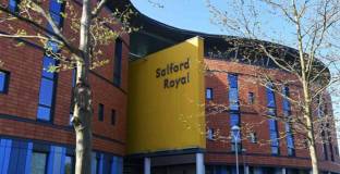 Сър Алекс излезе от кома и вече разговаря 