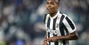 Алекс Сандро не е мислил да напуска Ювенус 