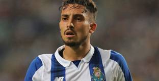 Телес се контузи и вероятно няма да играе срещу Ливърпул