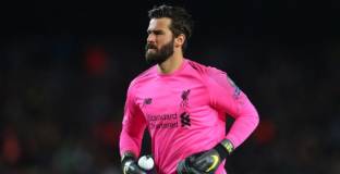 Алисон смени номера си в Ливърпул