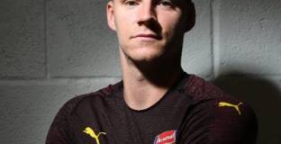 Арсенал закупи Лено 