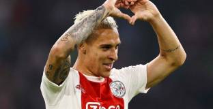   Треньорът на Аякс не изключи раздяла с Антони