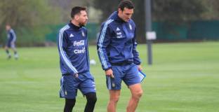  Скалони: Гордея се, че Меси е в моя отбор