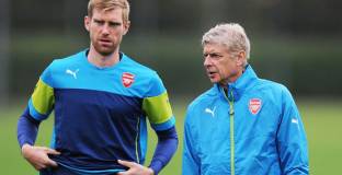 Мертезакер: Играчите на Арсенал подведоха Венгер