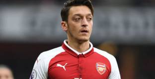 Хьонес: Йозил не трябва да бъде капитан на Арсенал