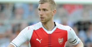 Мертезакер повече не иска да играе футбол 