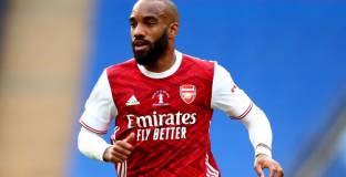 Арсенал няма да предлага нов контракт на Лаказет