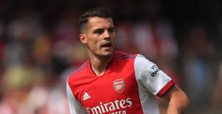 Джака съгласува нов договор с Арсенал
