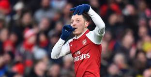 Йозил реши да остане в Арсенал, заради трансфера на Обамеянг 