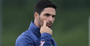 Арсенал се прицели в четирима халфа