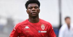 Тен Хаг иска да купи Чуамени