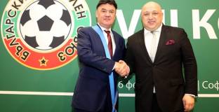 Изведоха Боби Михайлов от пресконференция в Белград, призля му