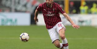 Защитник на Милан може да премине в Евертън