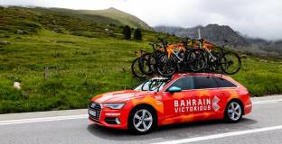 Полицията обискира хотела и автобуса на Bahrain Victorious