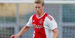 Юнайтед и Реал Мадрид ще спорят за Де Йонг