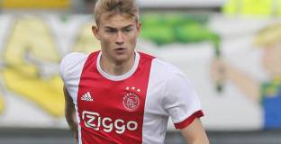 ПСЖ предложи 150 милиона за Де Лигт и Де Йонг