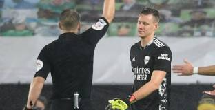 Лено е първият вратар на Арсенал от 1993, изгонен в мач