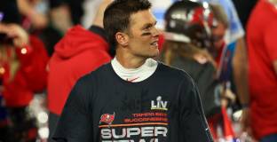 Бъкъниърс подписа с легенда