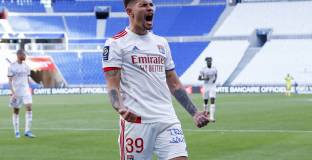 Нюкасъл обявява за Гимараеш до 48 часа