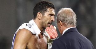 Буфон: В Испания аплодират за 200 паса, а тук ни освиркват 