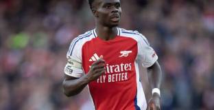 Студент избегна затвор за обида към Сака