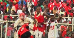 Футболен фен от Малави загина след удар в главата