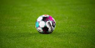 В Бундеслигата допускат 25 000 зрители през новия сезон