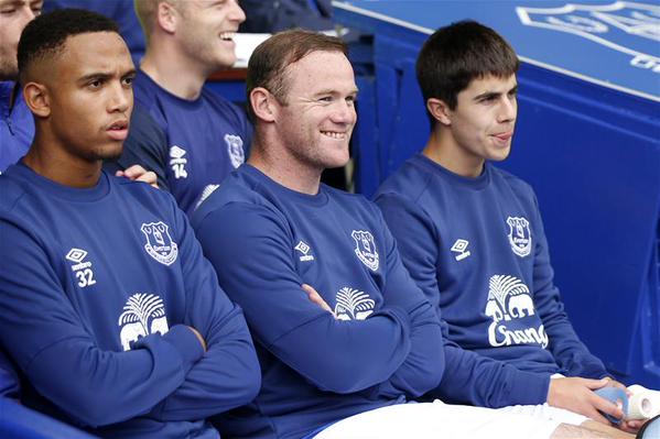 Рууни игра с фланелка на Евертън в мач, посветен на Дънкан Фъргюсън.