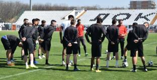 Локо Пловдив без титулярния си вратар срещу Етър за Купата