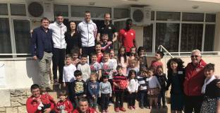 ЦСКА носи усмивки на децата в Каварна (видео)