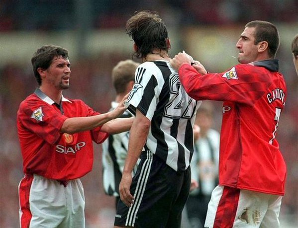 Какво ли чувства защитникът на Нюкасъл Филип Албер?