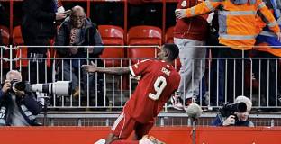 Ливърпул отстрани Светците, Исак вкара