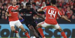 Байер с първи три точки в Бенфика