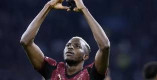 Галатасарай с класика от Осимен в Амстердам