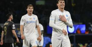 МакТоминей пак блести в победа на Наполи