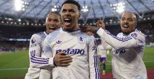 Астън Вила три пъти разочарова Уест Хем