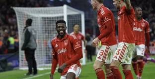 Тотнъм допусна три от Форест и потъна в таблицата