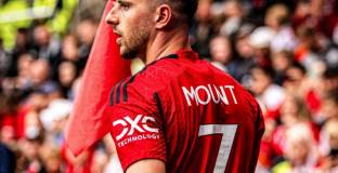 Маунт дебютира в приятелска победа над Лийдс