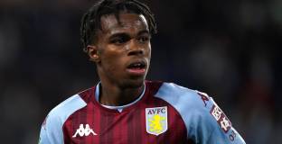    Барса се интересува от халф на Астън Вила